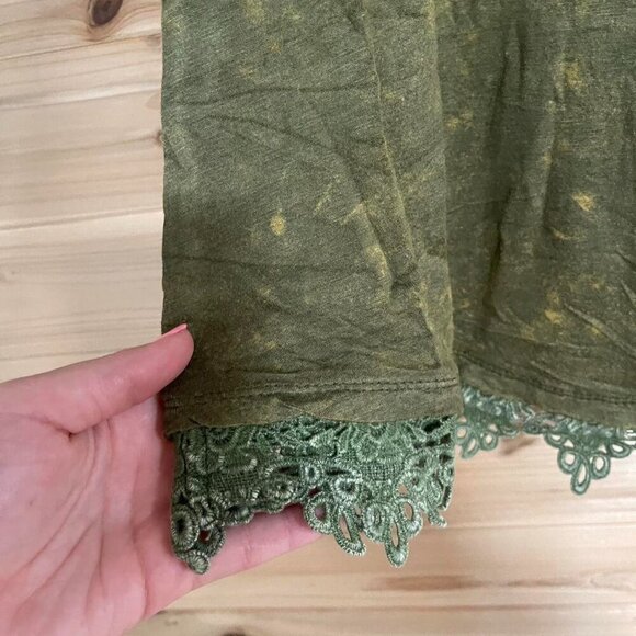 Green Lace Trim Top Boho - Hayden LA - Picture 2 of 4